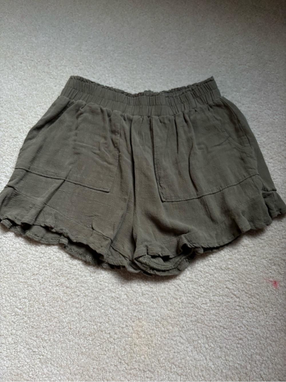 Linen Shorts in Olive